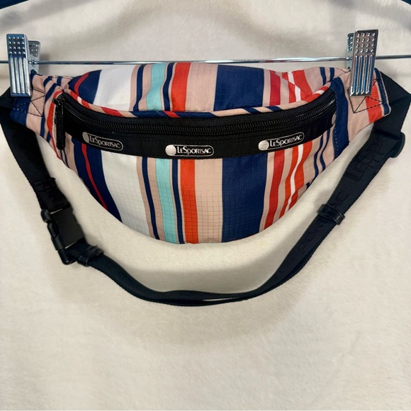 LeSportsac Zip Belt Bag NWOT Unisex Multi-Colored Stripe Fanny Pack Crossbody - Picture 2 of 9